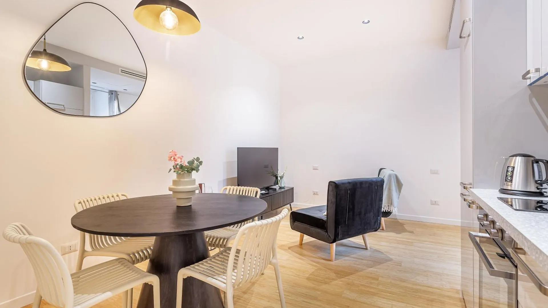 Iflat Monti Brand New Peaceful Apartment Rome Italy